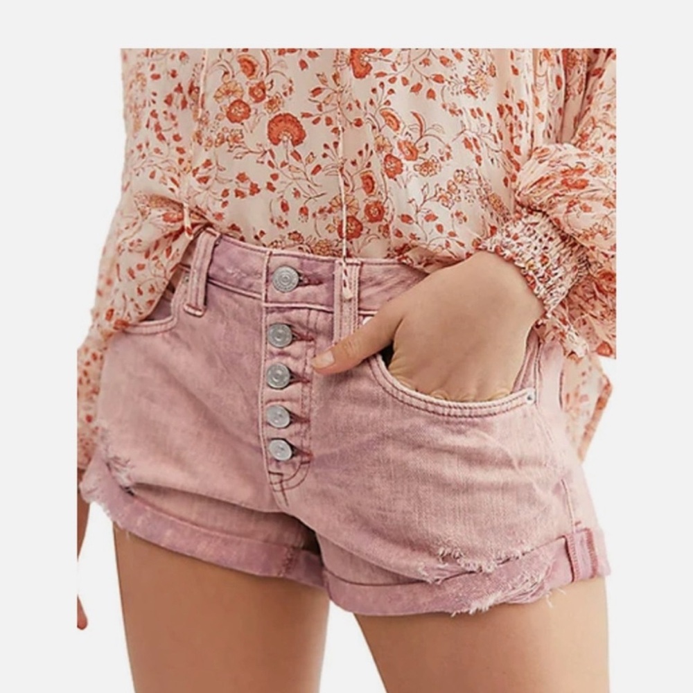 Free People Romeo Rolled Cut Off Denim
Shorts (Pink)